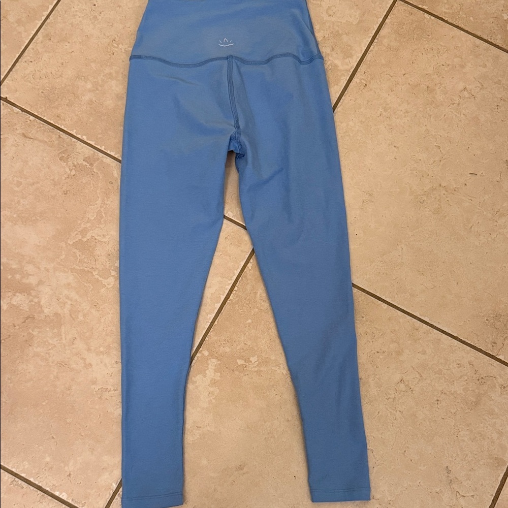 Beyond Yoga lite blue leggings size medium